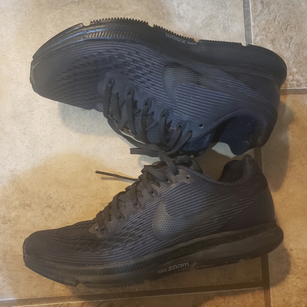 Black nike zoom